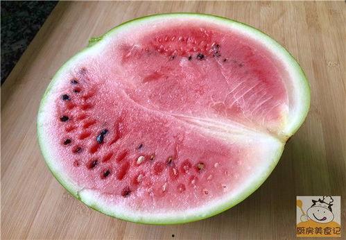 小孩吃瓜篓子不吐壳,小孩吃瓜不吐壳的欢乐时光